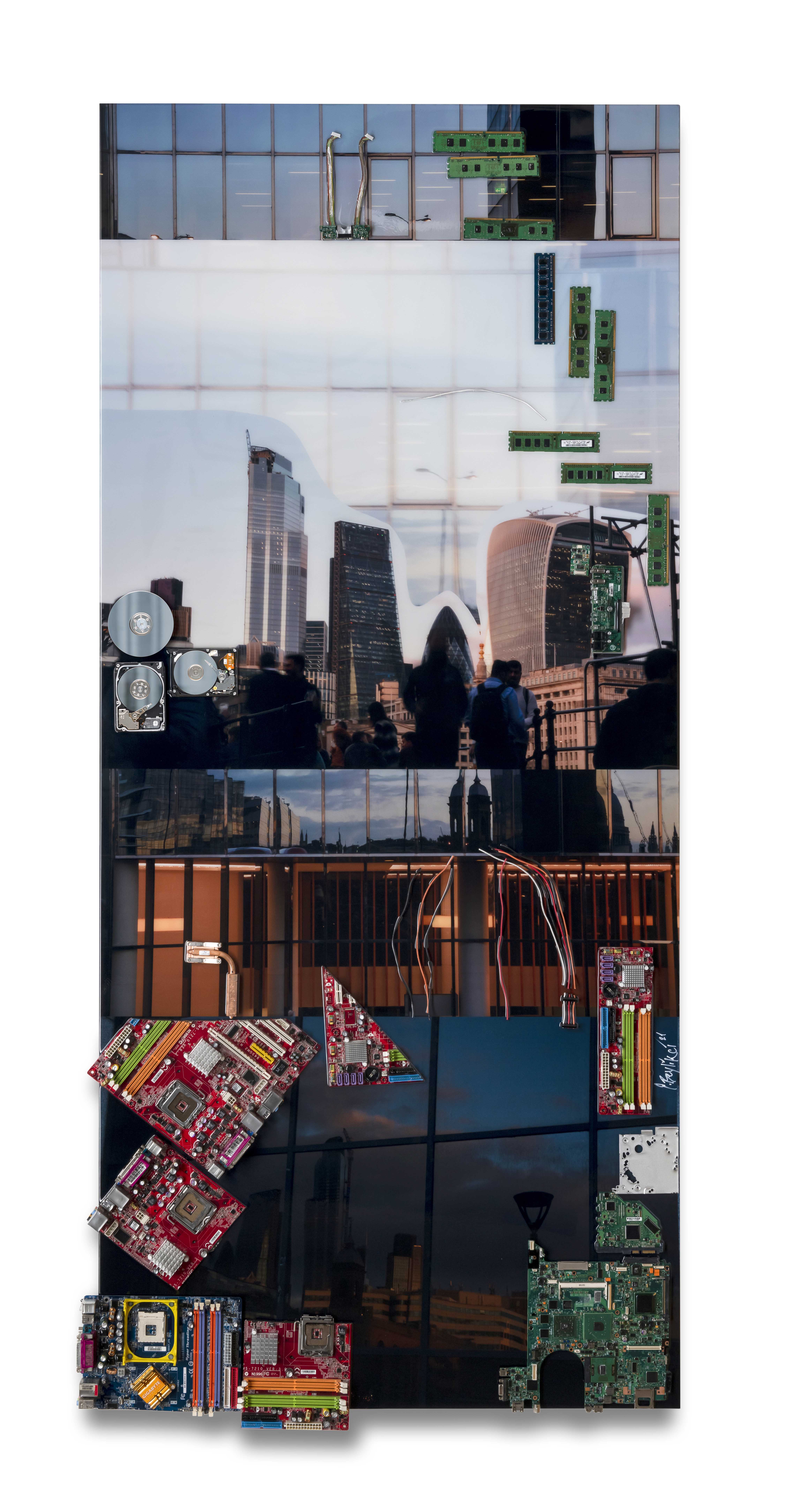 "Elements of Virtual / Real Business #1, 2004", Kolaj karışık malzeme fotograf, elektronik board 190 x 85 cm 